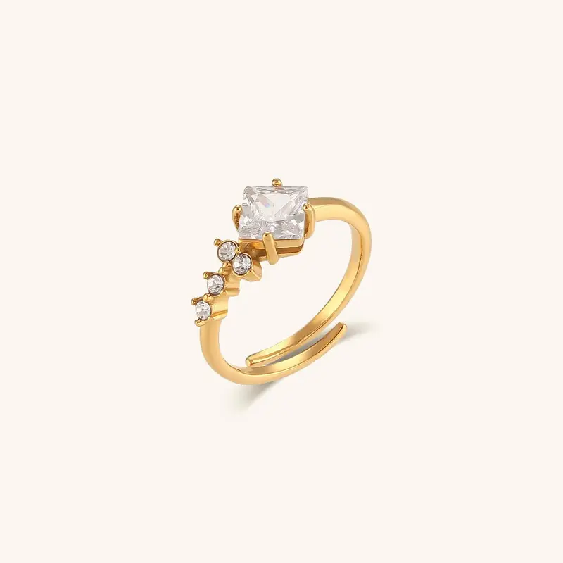 Alaia Glittrande Ring i Guld