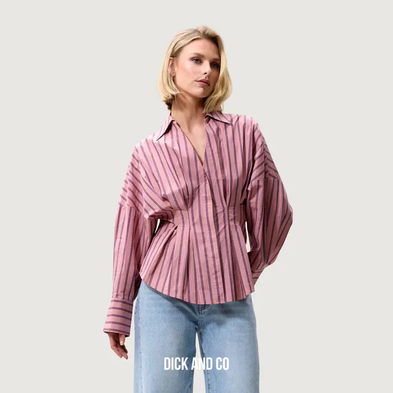 Blouse with waist pleats