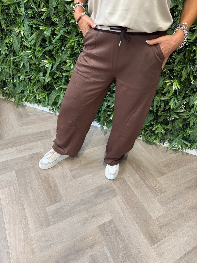 Broek wide leg met tailleband donkerbruin