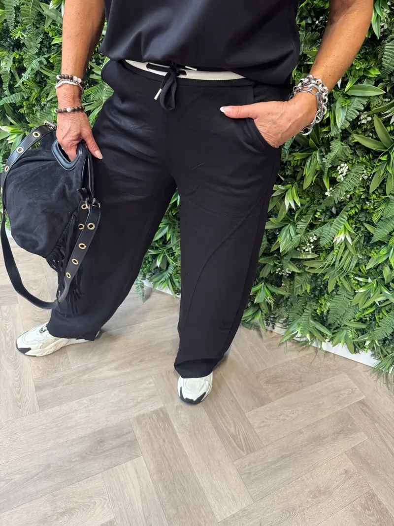 Broek wide leg met tailleband zwart