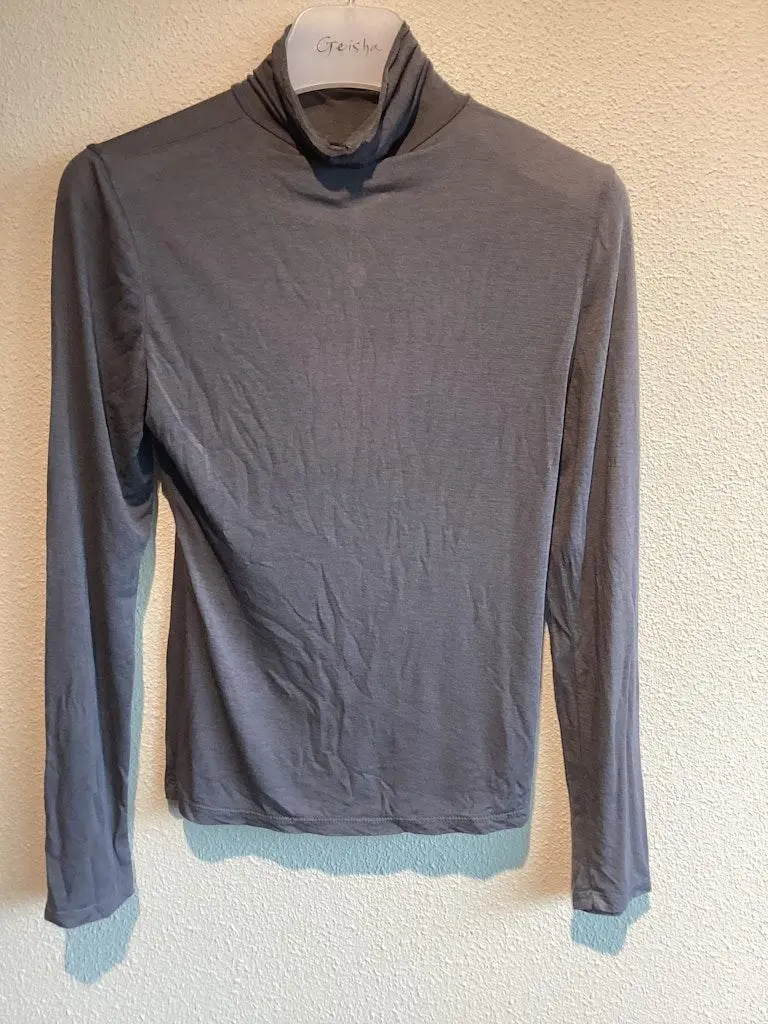 Cashmere turtle neck top