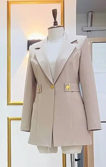 Getailleerde dames blazer jasje met zakken | Crème