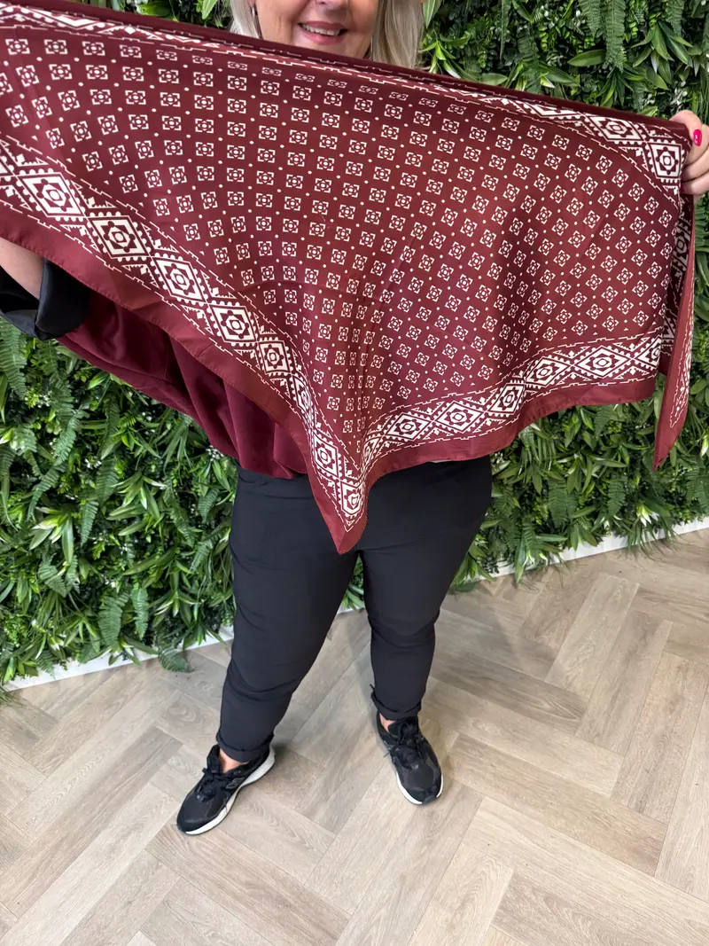 Kort sjaaltje met vierkanten bordeaux