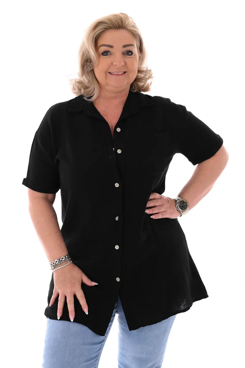Lange doorknoop blouse korte mouwen uni zwart