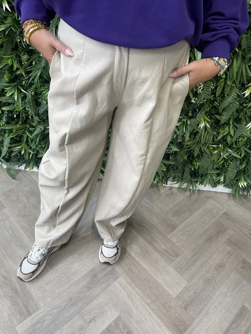 Leatherlook barrel broek beige