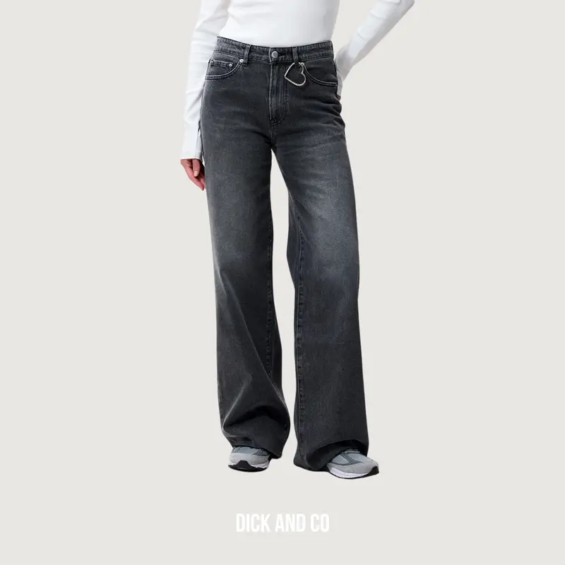 Loose fit jeans