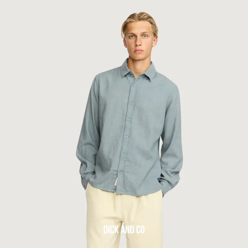 Loose shirt
