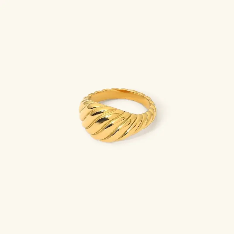 Mia Croissantring i Guld