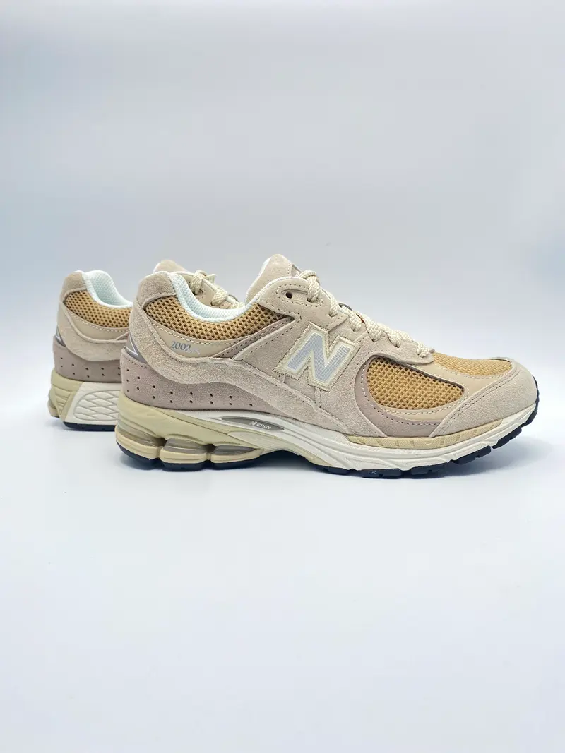 New Balance U2002RB beige Shipyard met incense en timberwolf