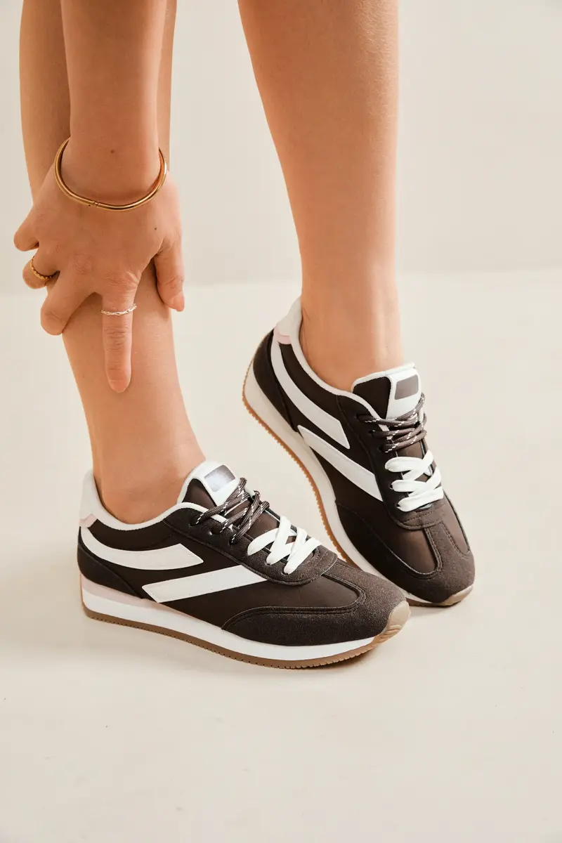 Nina Black Sneaker