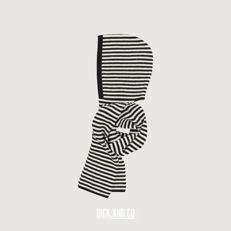 One Wool Freja Hooded Scarf