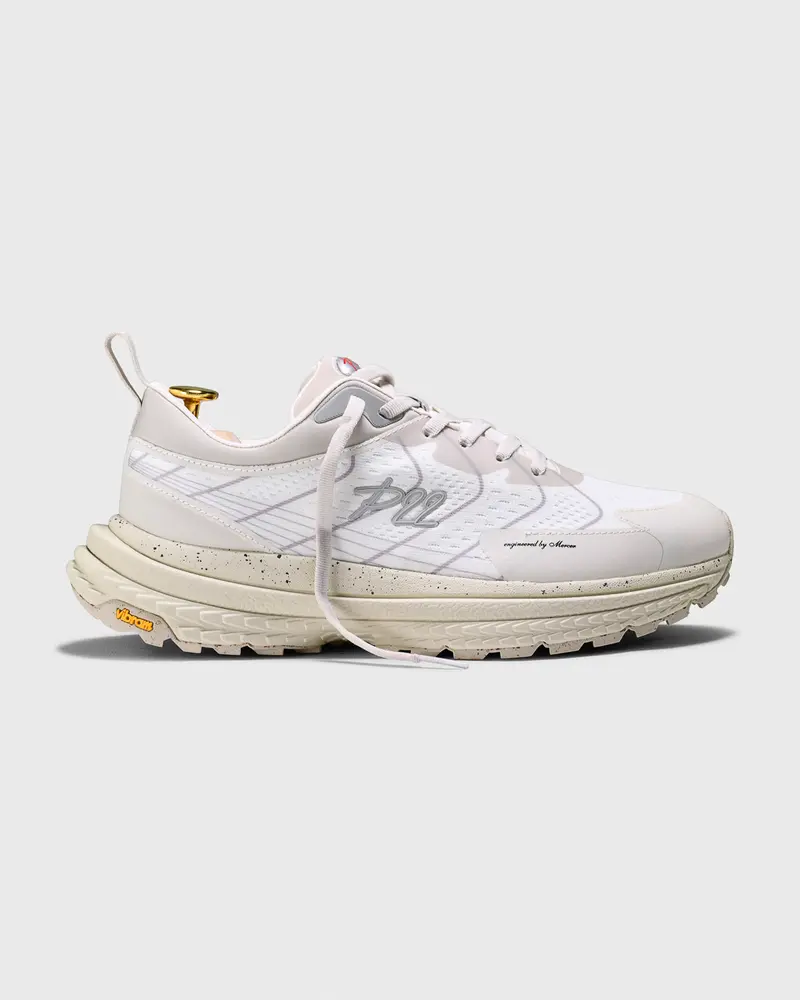 P22 Model 001 | Off White