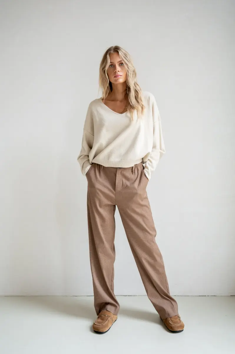 Penn & Ink oversized trui zand met V-hals