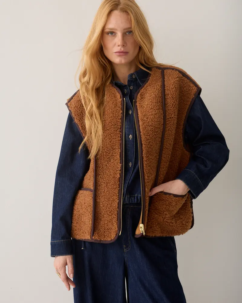 Reversible bodywarmer teddy