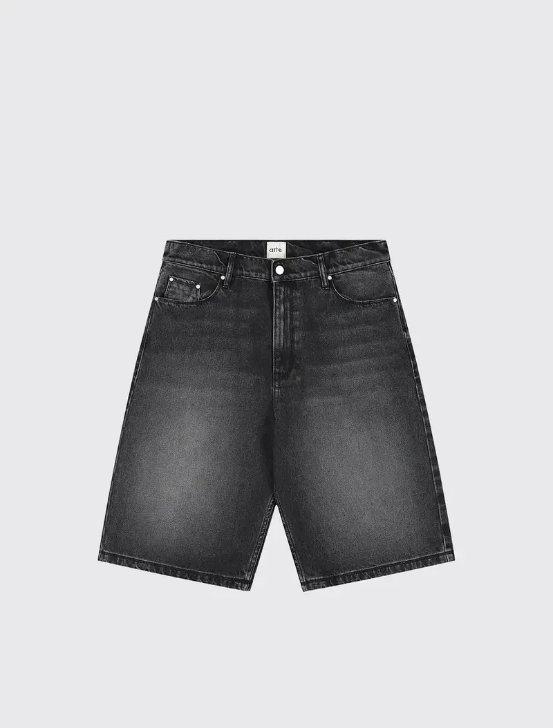 Round Pocket Denim Shorts