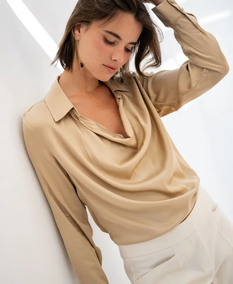 Satijnen stretch blouse LE VENT Licht zand