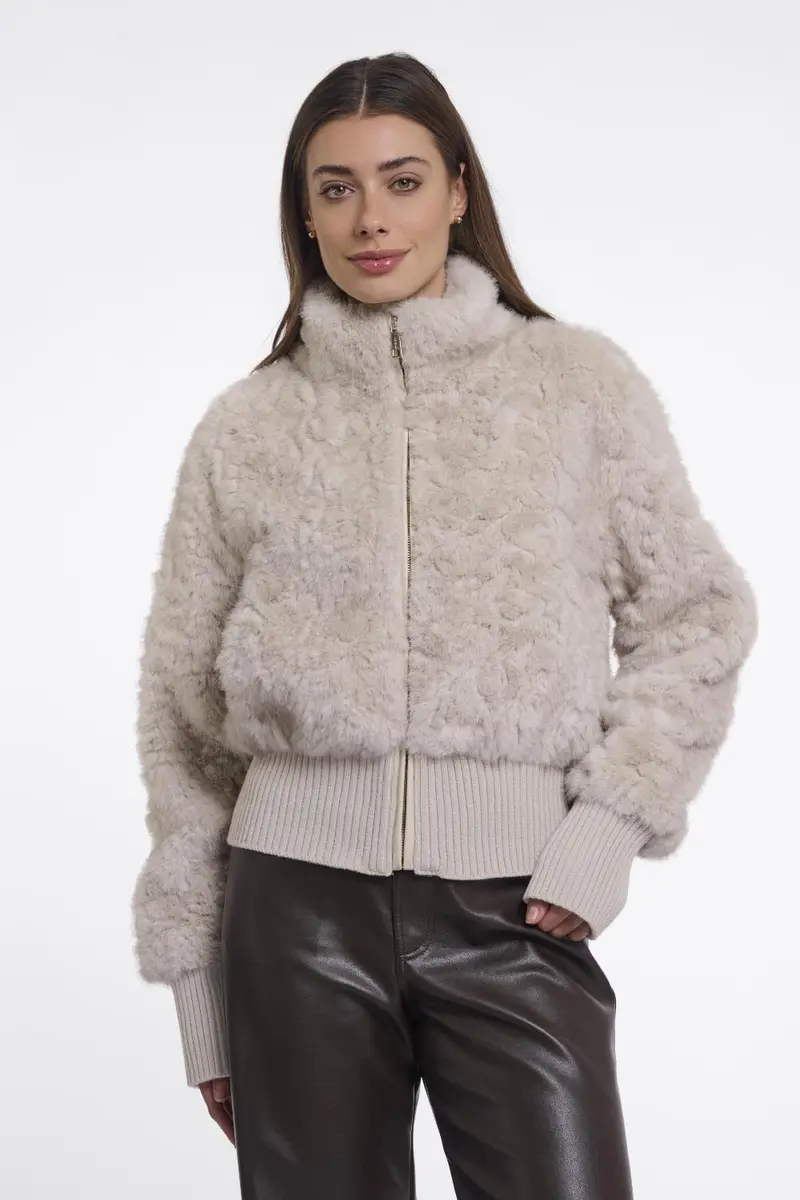Short jacket with button closu
