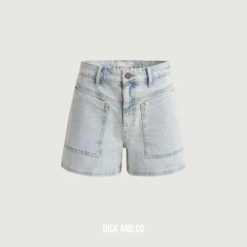 Short met zakdetails en rafelige zoom