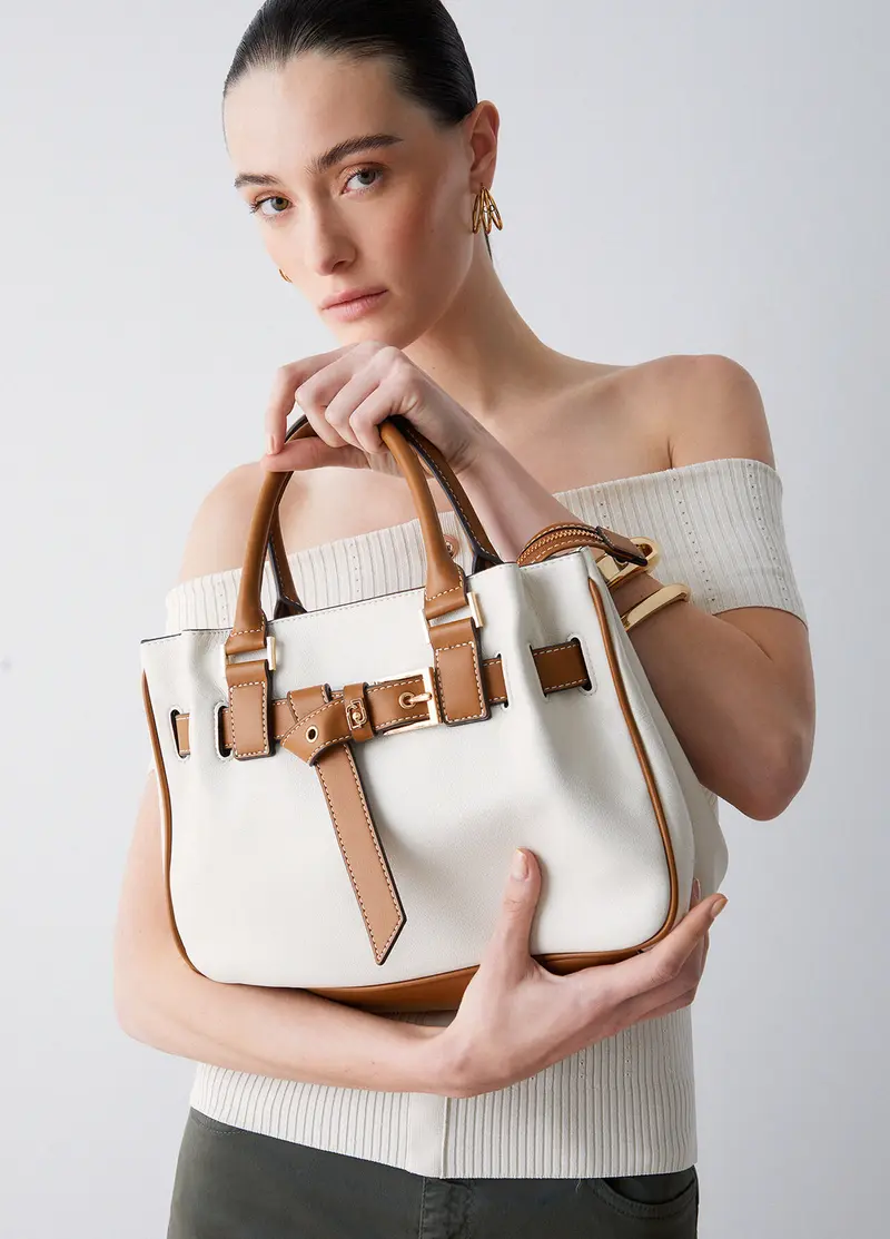 Small bag with buckle
