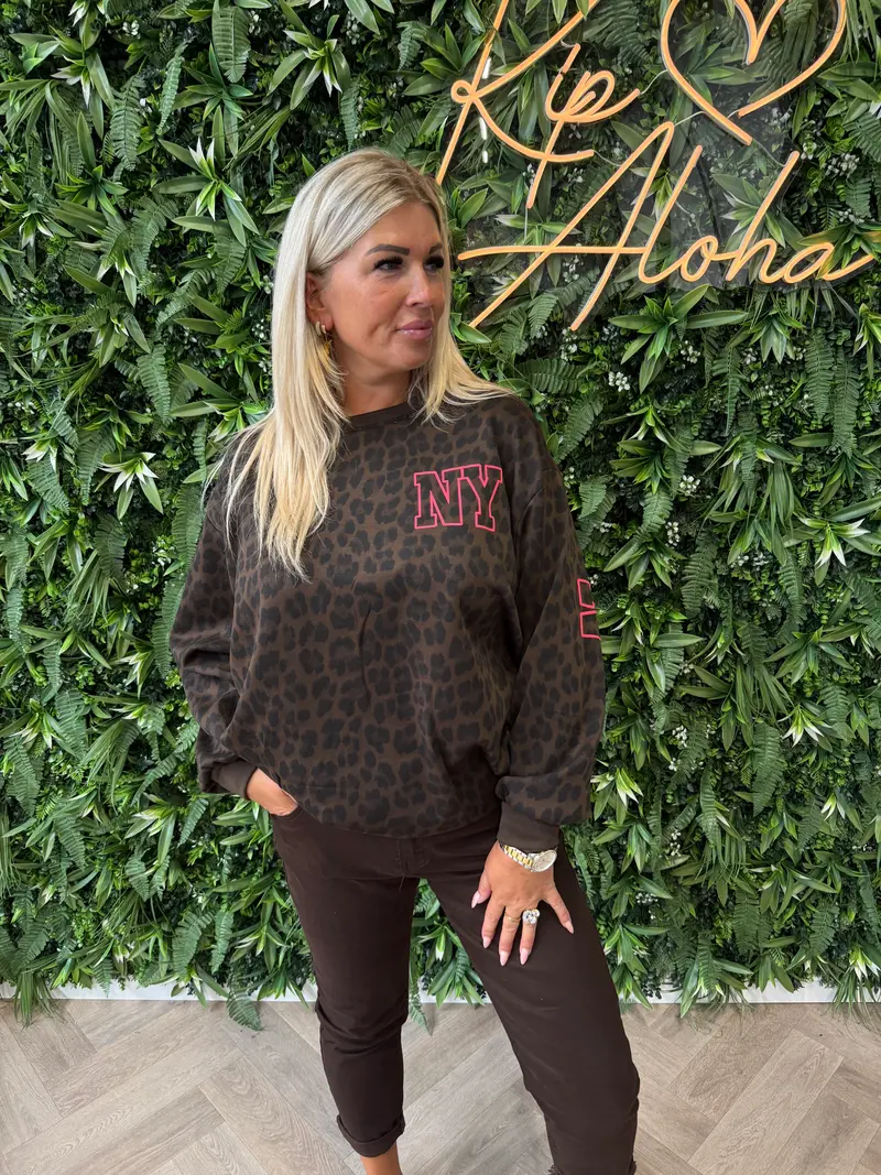 Sweater panterprint new york donkerbruin
