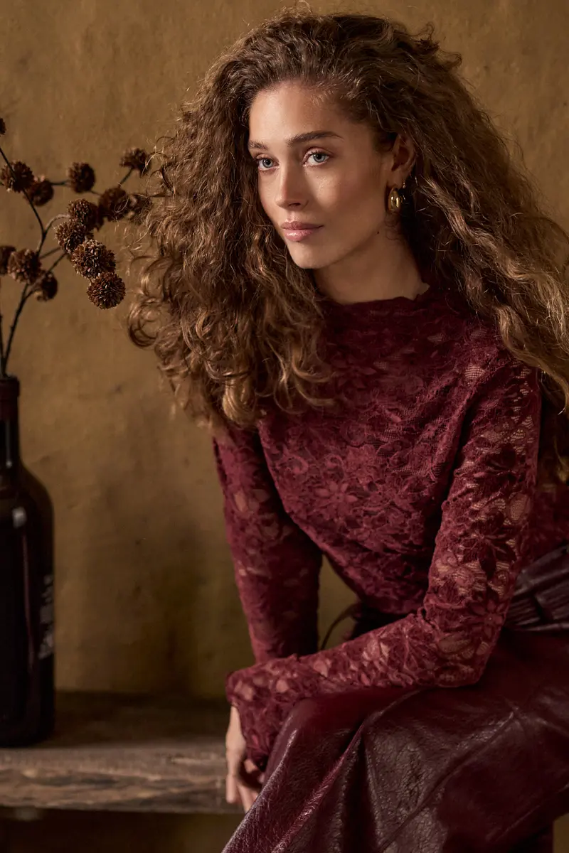 Tramontana - Velvet Stretch Lace Pomegrenade