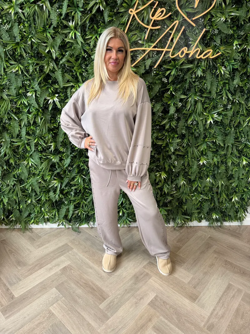 Tweedelig pak sweater pofmouwen studs taupe
