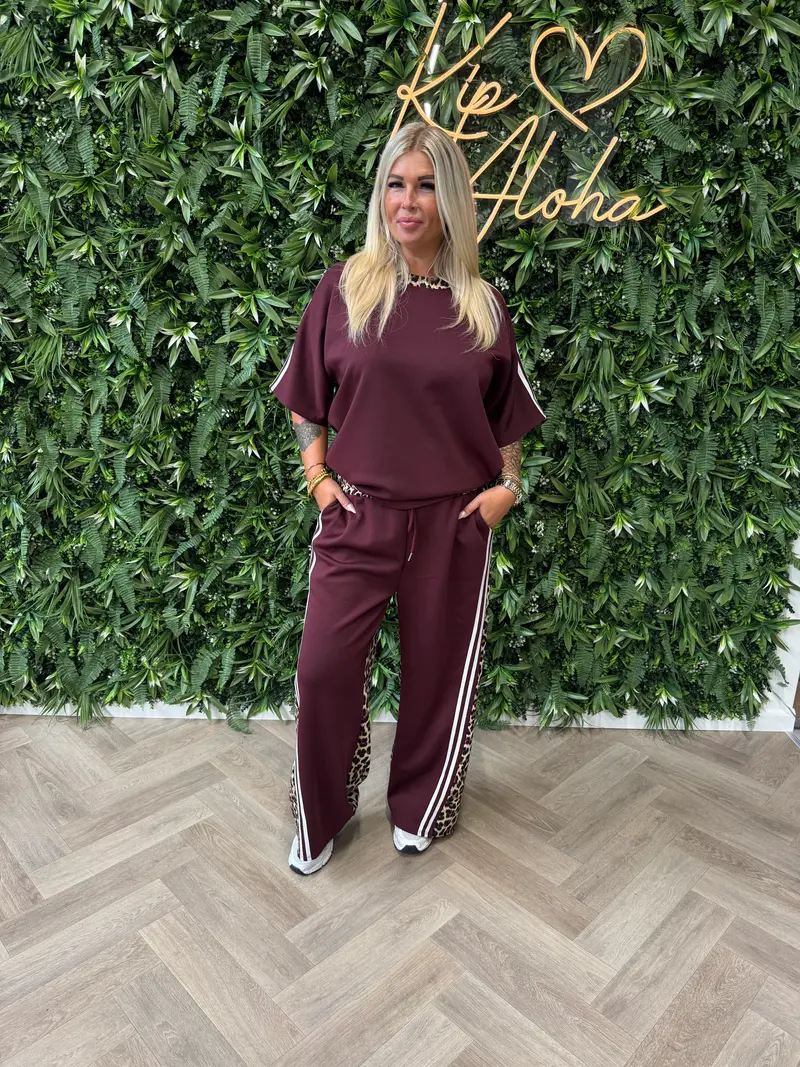 Tweedelig panter pak met bies bordeaux