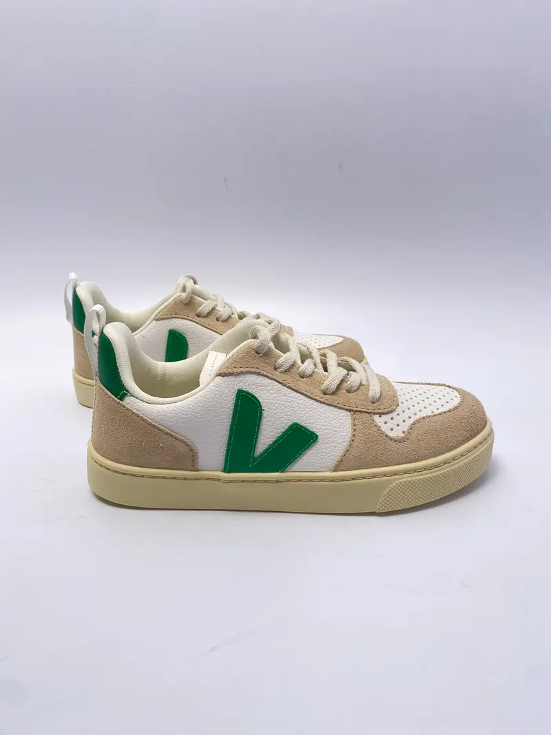 Veja v-10 extra white emeraude almond