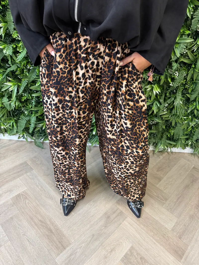 Wijde broek panter print beige
