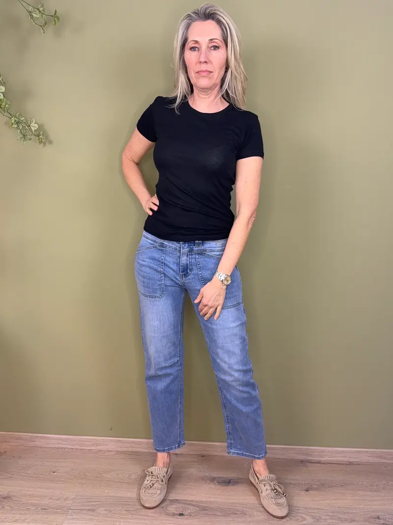With Black Shirt Heather Zwart